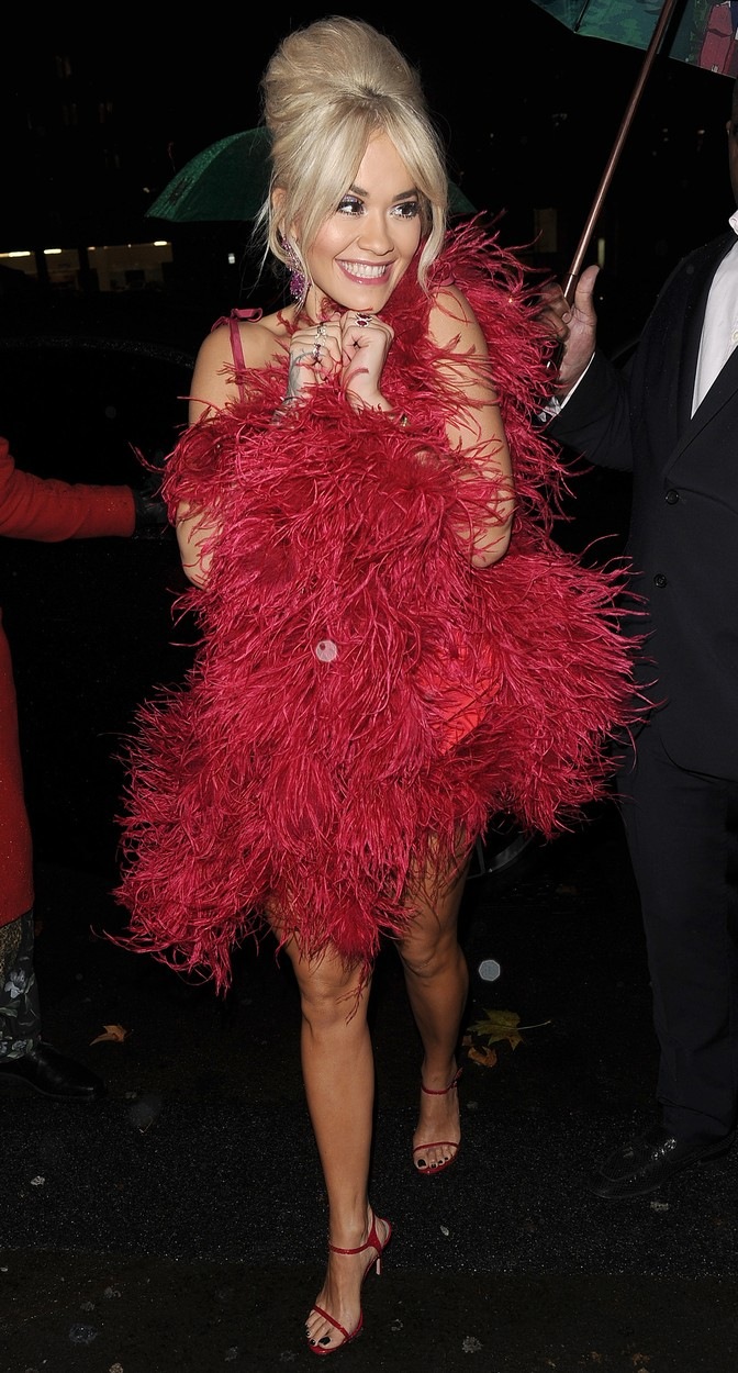 Rita Ora v bláznivých šatech
