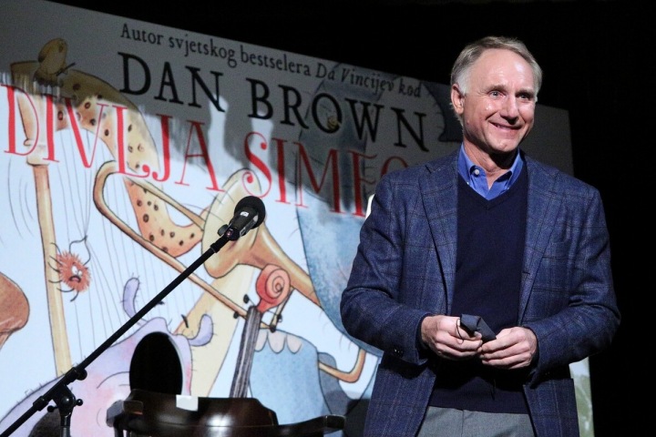 Dan Brown je v Praze 