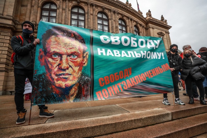 Navalnému vyjadřují podporu po celém světě. Ani Praha není výjimkou.