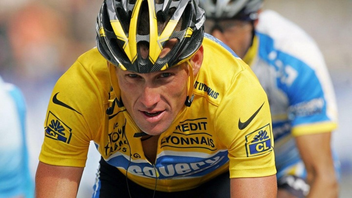 Lance Armstrong ve žlutém trikotu