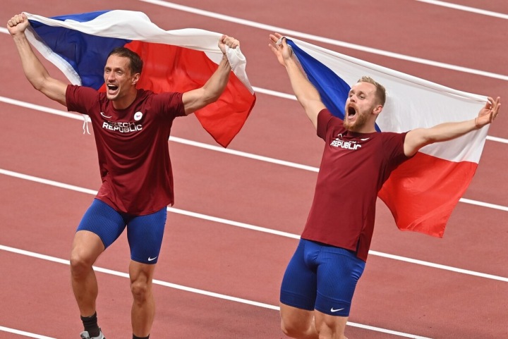 Jakub Vadlejch a Vítězslav Veselý slavili v Tokiu úspěch. Podaří se jim ho zopakovat? 