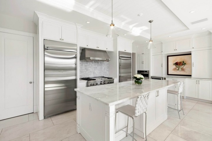 Kuchyně v bílé barvě 