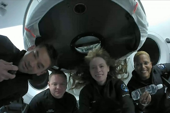 Čtveřice, která se vrátila z vesmíru 