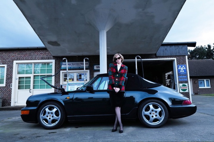 Kristen ve scéně z filmu Spencer. Kristen ve scéně z filmu Spencer.