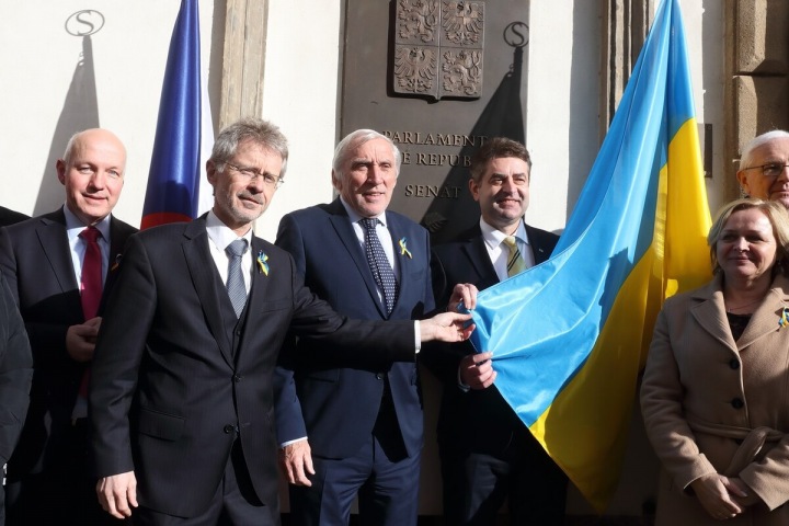 Jiří Růžička se do Senátu vrací již po prvním kole. Podaří se to i Miloši Vystrčilovi?