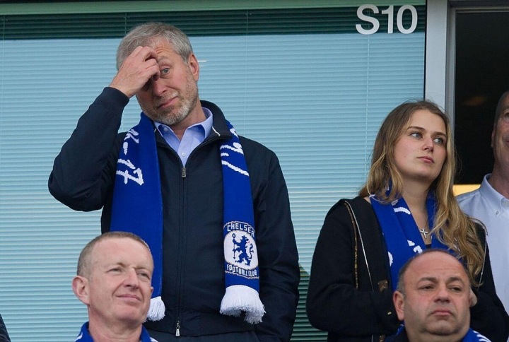 Roman Abramovič musí Chelsea rychle prodat, aby svůj klub zachránil. Roman Abramovič musí Chelsea rychle prodat, aby svůj klub zachránil.