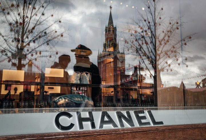 Chanel v Rusku uzavřel prodejny. Chanel v Rusku uzavřel prodejny.