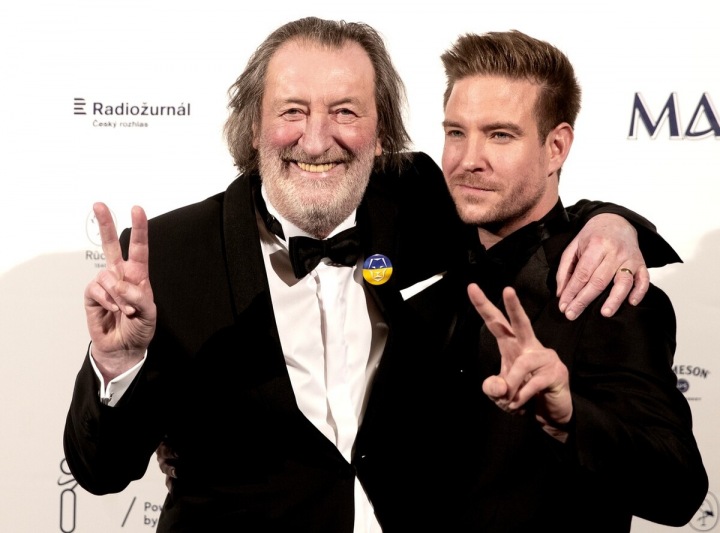Loni stáli při vyhlašování cen spolu na podiu otec a syn Polívkovi