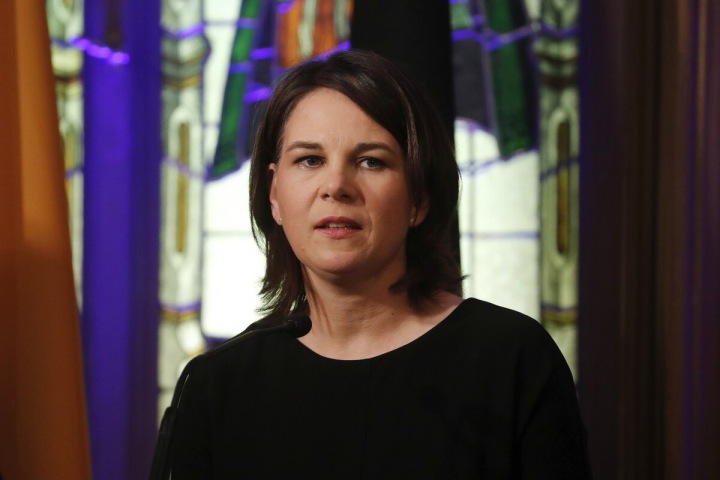 Šéfka německé diplomacie oznámila, že Německo do konce roku konči s ruskou ropou. Šéfka německé diplomacie oznámila, že Německo do konce roku konči s ruskou ropou.