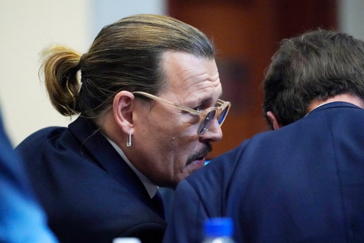 Johnny Depp je nyní terčem zájmu médií, i když si to možná ani příliš nepřál Johnny Depp je nyní terčem zájmu médií, i když si to možná ani příliš nepřál