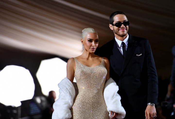 Kim Kardashian musí čelit kritice za svou dietu. Kim Kardashian musí čelit kritice za svou dietu.