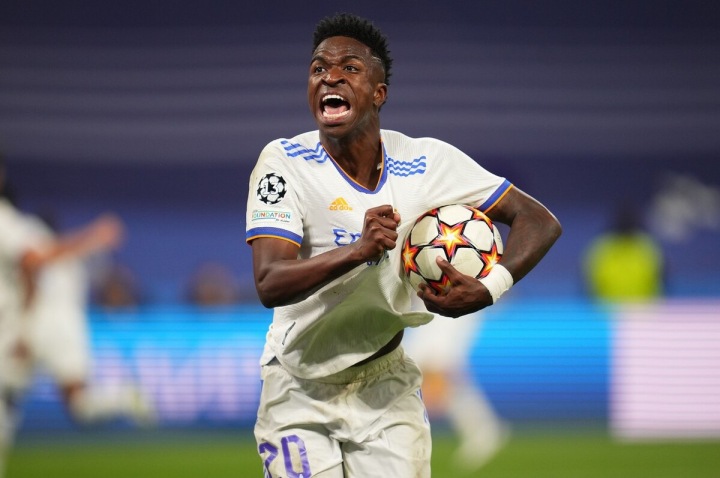 Fotbalisté Realu Madrid slaví postup do finále Ligy mistrů. Fotbalisté Realu Madrid slaví postup do finále Ligy mistrů.