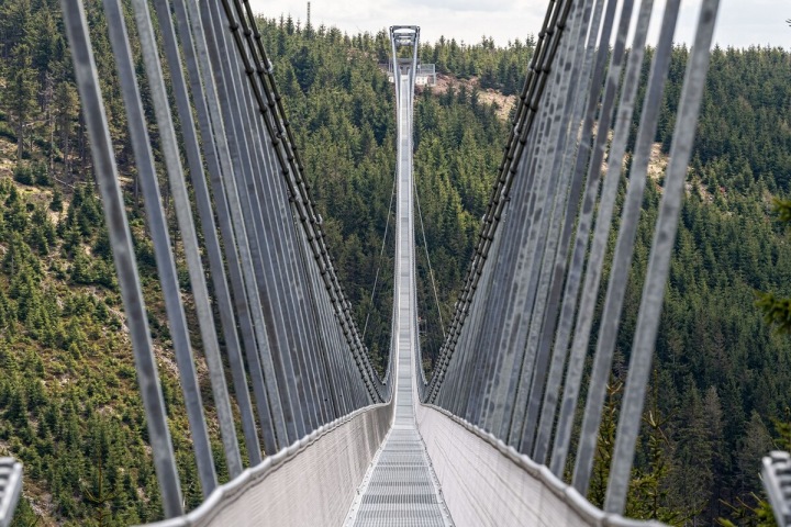 Visutý most v Dolní Moravě 