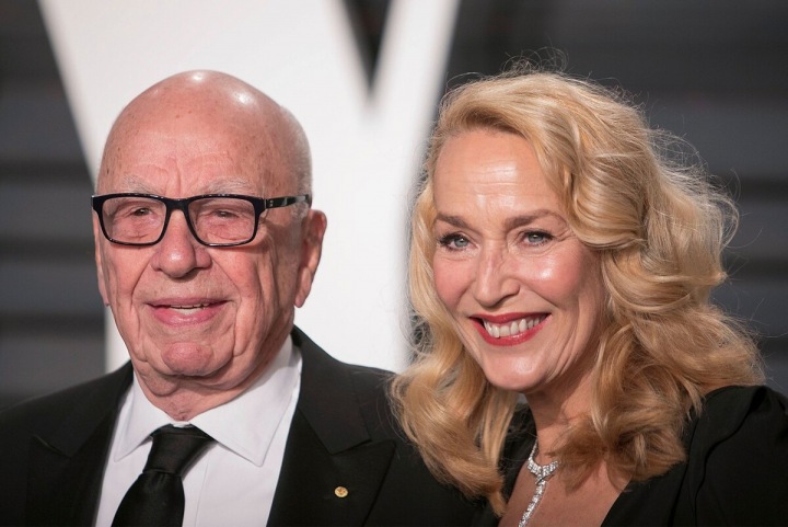Rupert Murdoch se rozvádí s modelkou a herečkou Jerry Hallovou