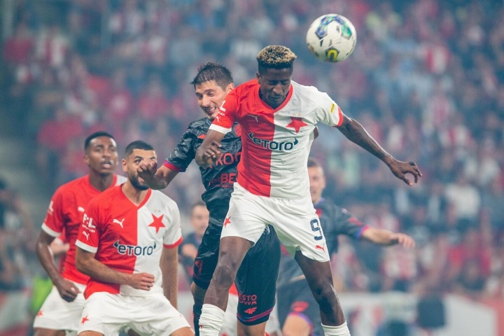 Fotbalisté Slavie postupují 