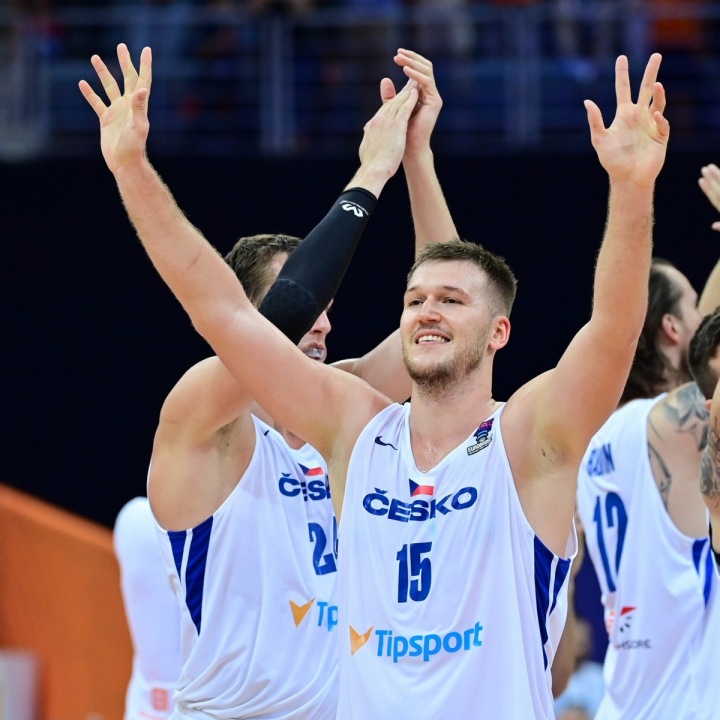 Basketbalisté slaví výhru 