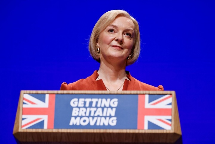 Liz Trussová končí po 44 dnech ve funkci 