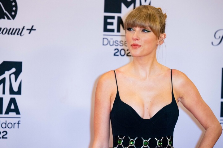 Taylor Swift na předávání cen EMA v roce 2022.
