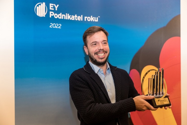 Podnikatel přeskupil své portfolio