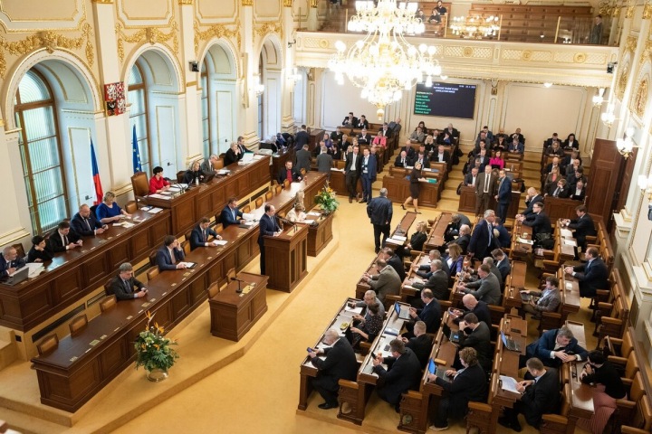 Nekonečná rozprava dál pokračuje