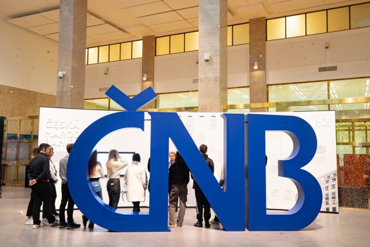 Česká národní banka se snaží zkrotit inflaci