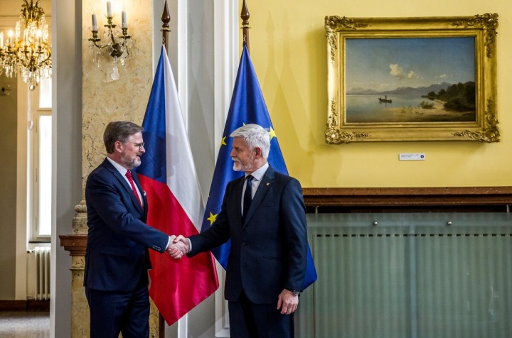 Pavel se sejde s Fialou