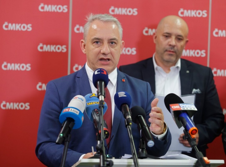 Odboráři si nechtějí utahovat opasky