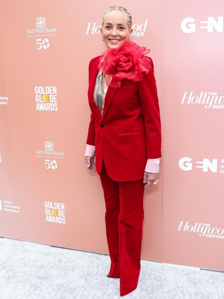 Herečka často volí červenou barvu 