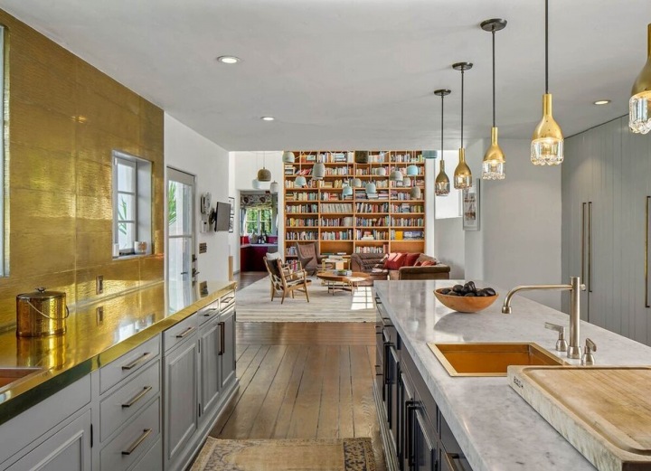 Nechybí ani luxusní kuchyň