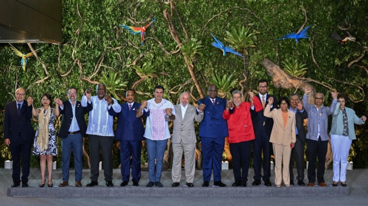 Lídři latinskoamerických států na summitu proti odlesňování v Amazonii.