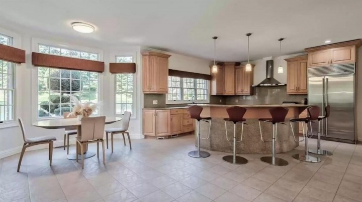 Dominantou je prostorná kuchyně