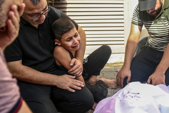 Oběťmi bombardování v Gaze jsou i děti