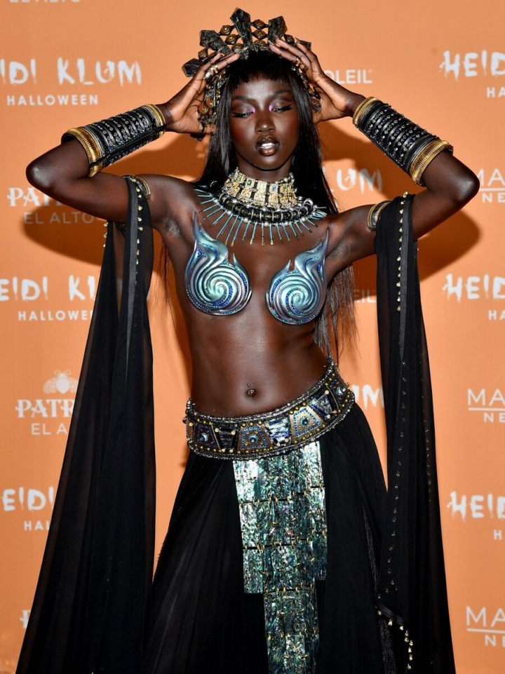 Jeden z nejkrásnějších kostýmů celého večera