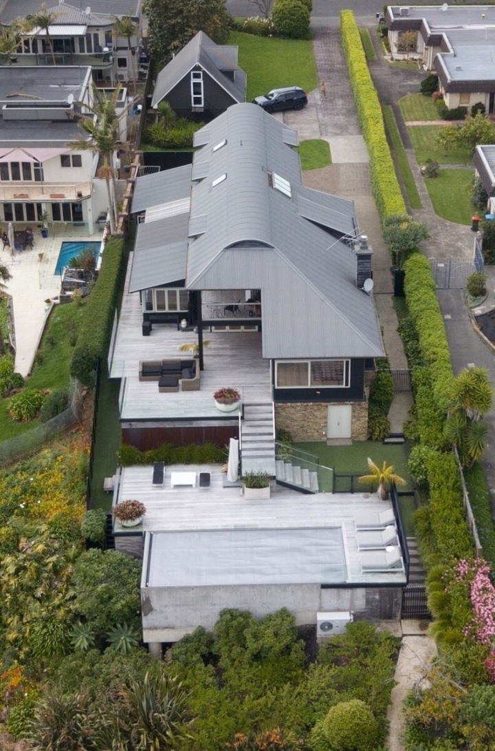 Nový dům má být také domovem pro nevlastní dcery