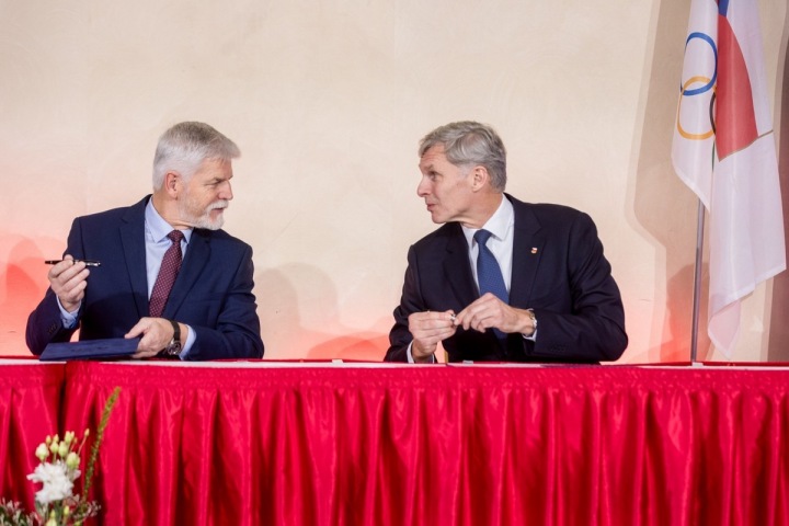 Přihlášku na hry podepisoval s předsedou Českého olympijského výboru prezident Petr Pavel 