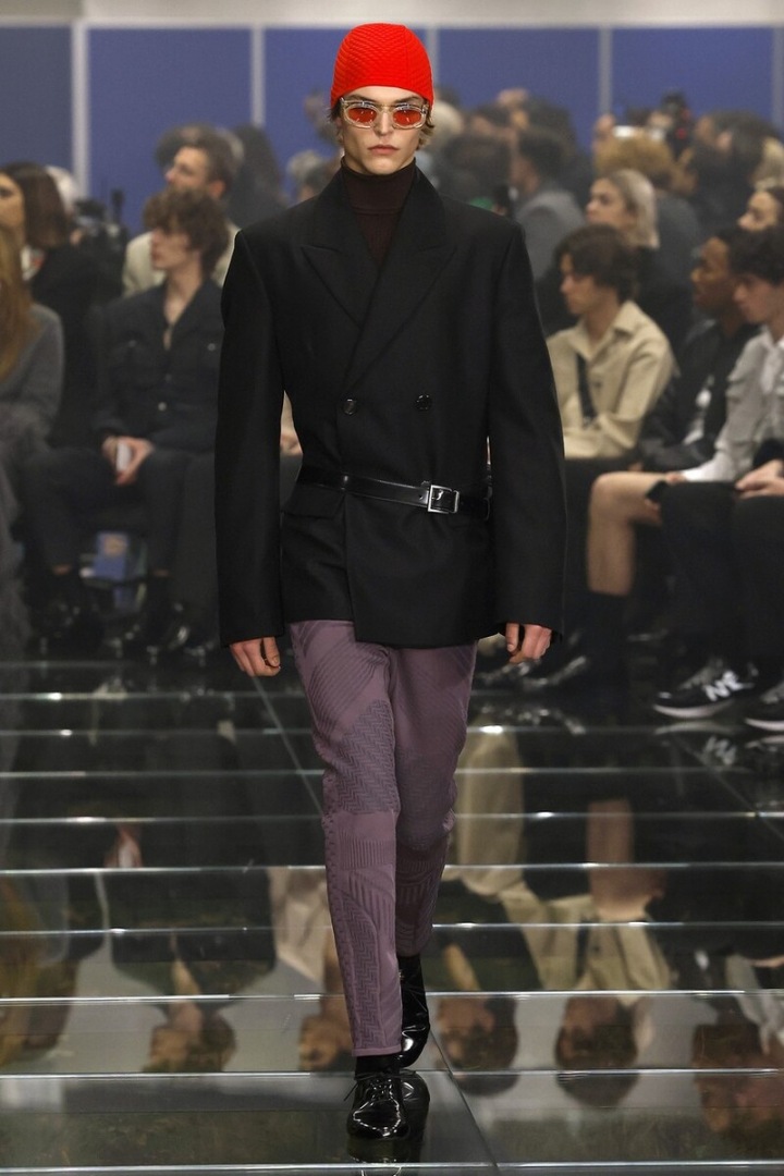 Do kolekce se promítá také ženský element. Vidět je zejména na svršcích