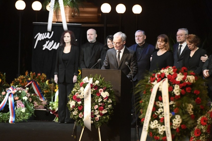 Dojemné loučení s Janou Hlaváčovou v Národním divadle