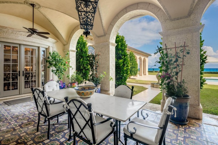 Míst pro odpočinek je tu dostatek