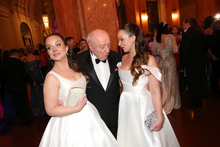 Vloni ho zaujala dvojčata, které si říkají Twiins.