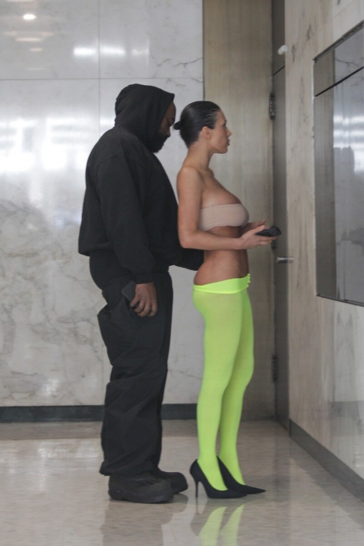 Svou manželku si Kanye pečlivě hlídá