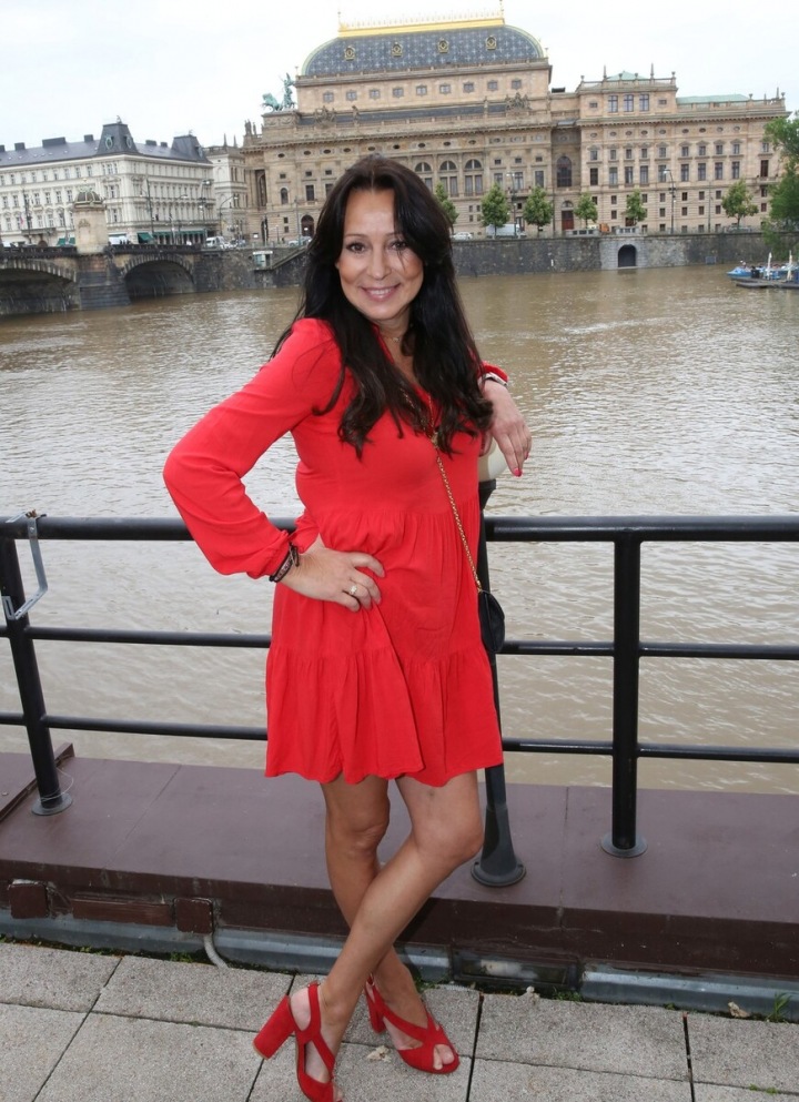 Heidi Janků je pro červenou jako stvořená!