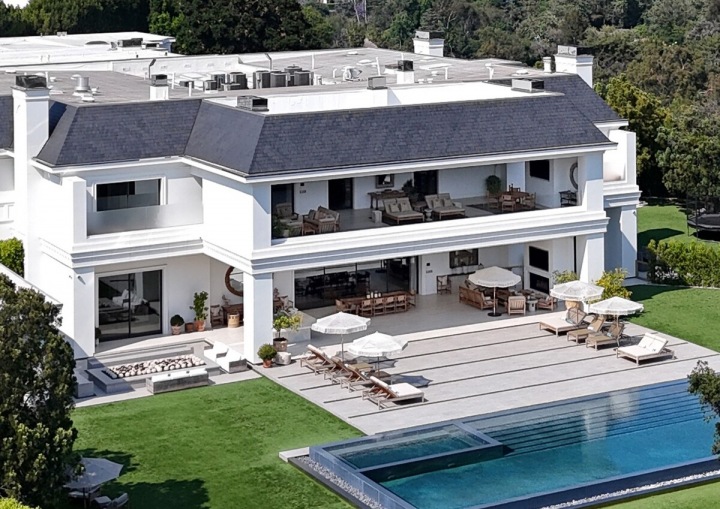 Nechybí ani rozlehlá terasa