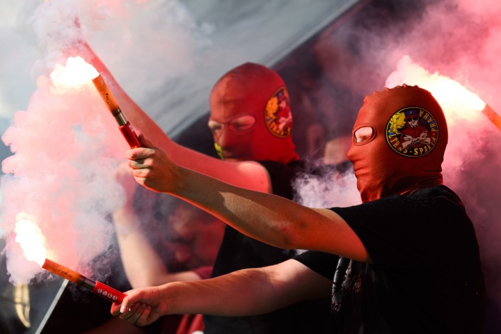 Ultras jsou mnohem aktivnější a hlasitější.