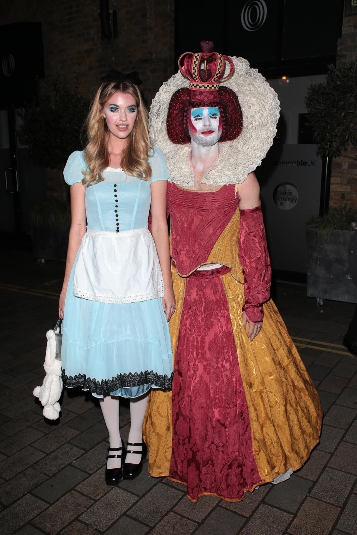 Na snímku Hannah Cooper a Joel Dommett