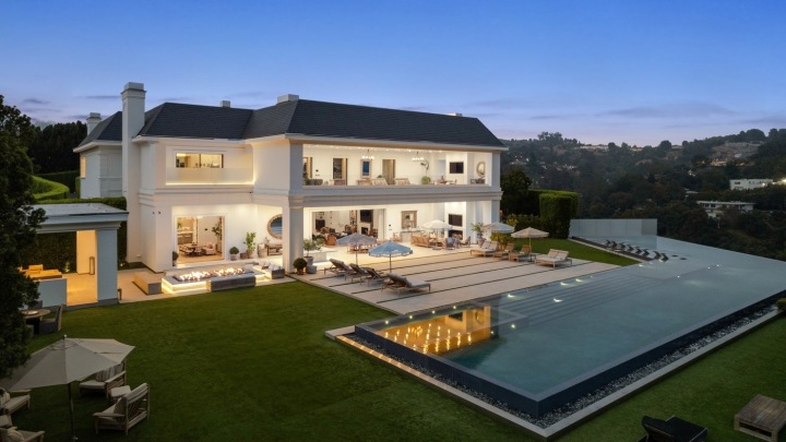 Dům Bena Afflecka a Jennifer Lopez s domem pro ochranku