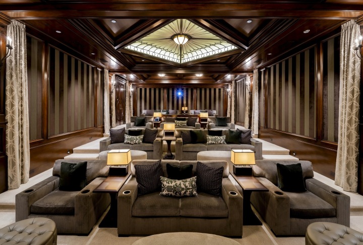 Kino v domě Paris Hilton