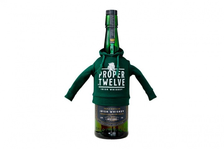 Limitovaná edice mikin pro lahve whisky Proper Twelve Limitovaná edice mikin pro lahve whisky Proper Twelve