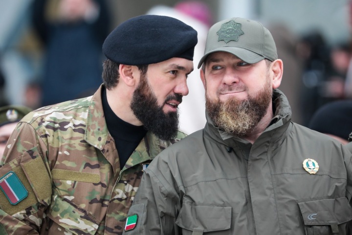 Magomed Daudov (vlevo) a šéf Čečenské republiky Ramzan Kadyrov