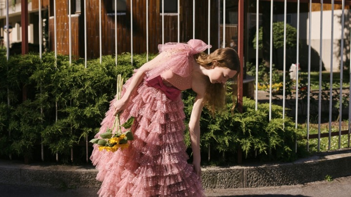 Modelka v šatech REDValentino Fall 2020 Modelka v šatech REDValentino Fall 2020