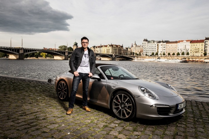 Lékař Jan Hradecký a jeho Porsche 911 Carrera S Lékař Jan Hradecký a jeho Porsche 911 Carrera S